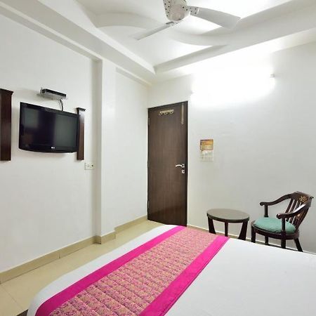 Hotel Sai International Ню Делхи Екстериор снимка