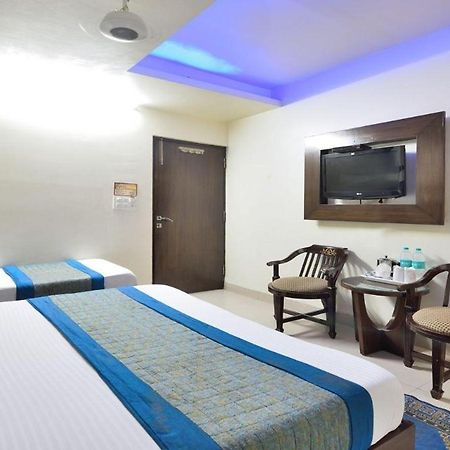 Hotel Sai International Ню Делхи Екстериор снимка