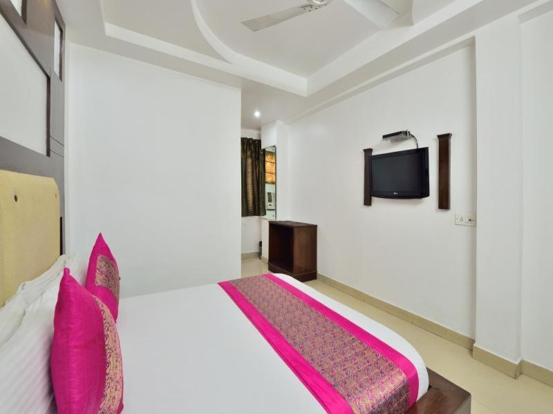 Hotel Sai International Ню Делхи Екстериор снимка