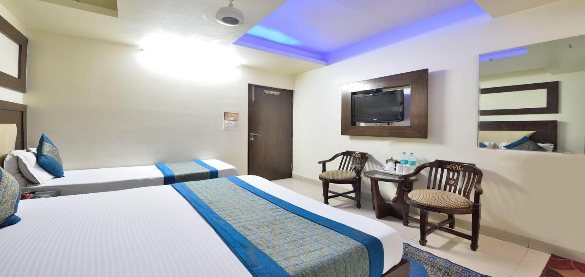 Hotel Sai International Ню Делхи Екстериор снимка